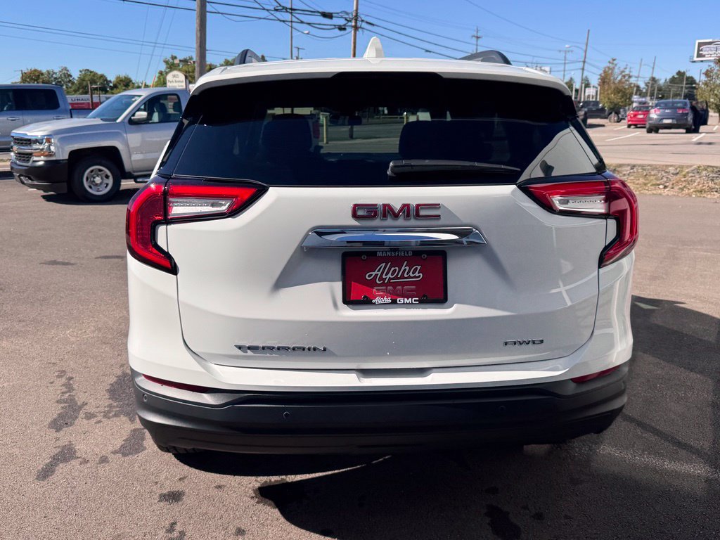 Used 2024 GMC Terrain SLE w/ Driver Convenience Package AWD/4WD image 4