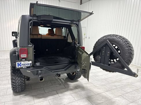 Used 2015 Jeep Wrangler Unlimited Rubicon w/ Dual Top Group AWD/4WD image 27