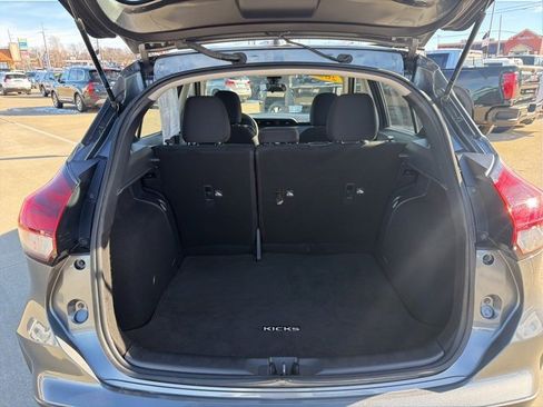 Used 2022 Nissan Kicks S image 9