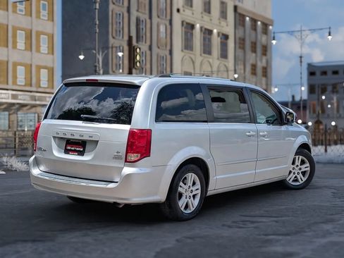Used 2011 Dodge Grand Caravan Crew w/ Entertainment Group 1 FWD image 4
