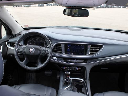 Used 2020 Buick Enclave Essence FWD image 9