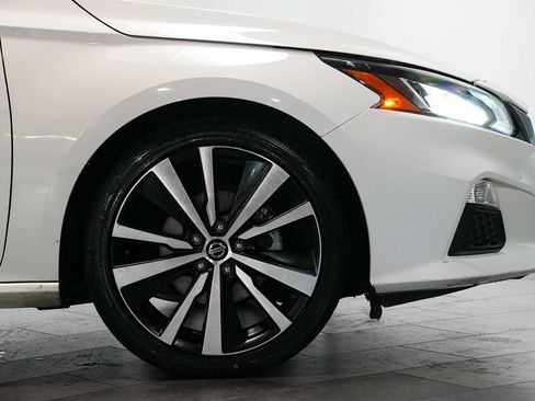 Used 2022 Nissan Altima 2.5 SR FWD image 9