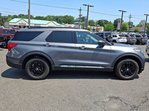 Used 2022 Ford Explorer XLT AWD/4WD image 13