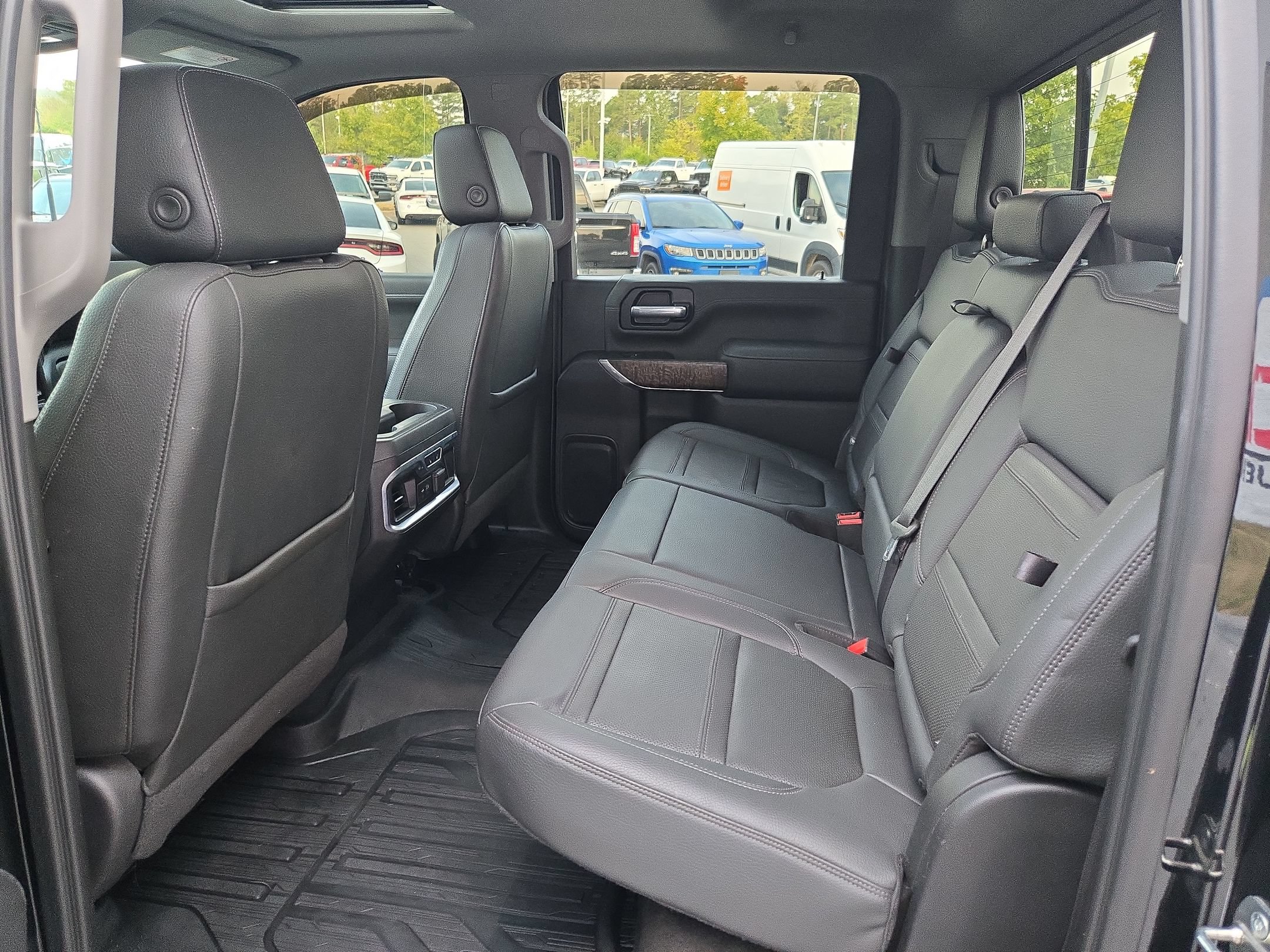 Used 2020 GMC Sierra 3500 Denali w/ Denali Ultimate Package AWD/4WD image 37
