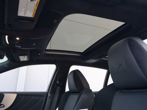 Used 2024 Lexus LS 500 F Sport image 31