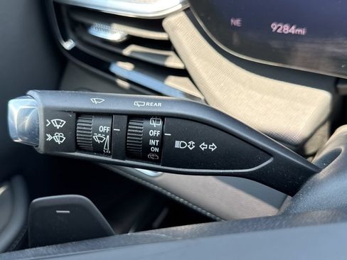 Used 2025 Buick Enclave Sport Touring FWD image 17