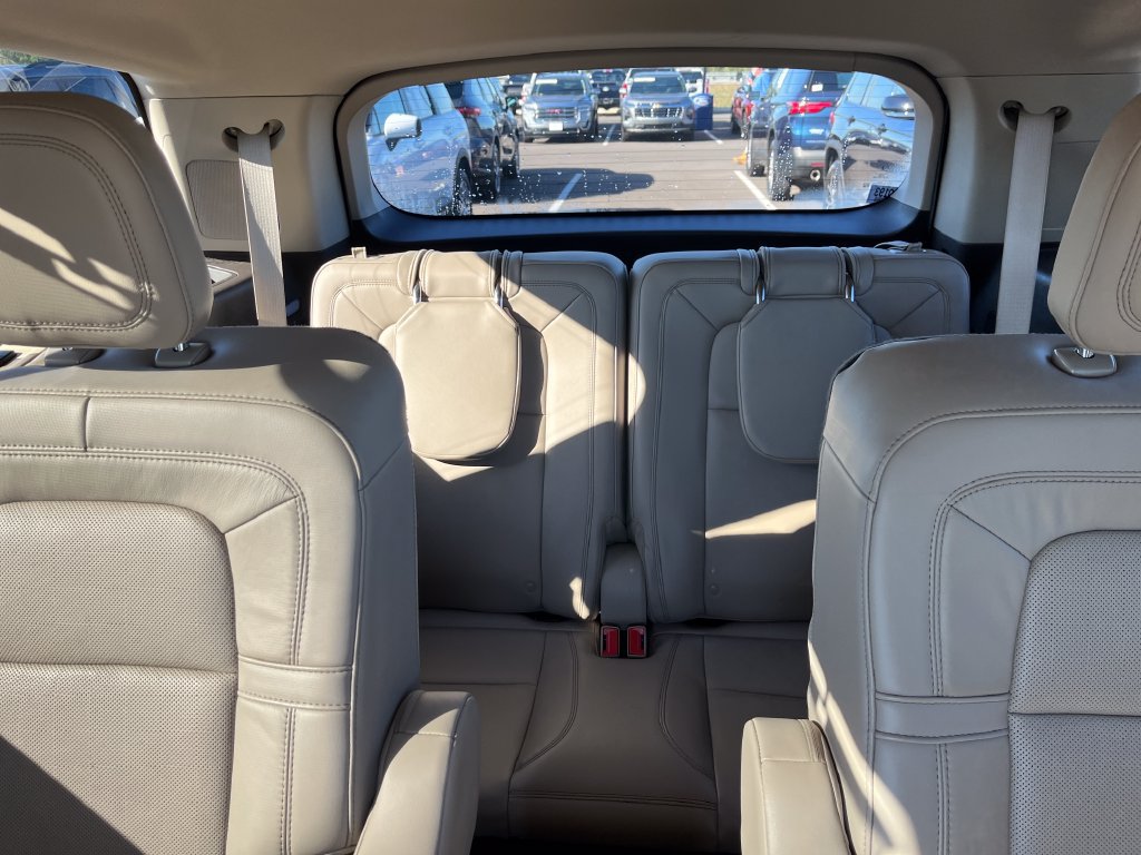 Used 2023 Lincoln Aviator Reserve w/ Equipment Group 201A AWD/4WD image 23