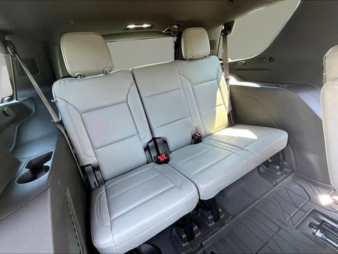 Used 2022 Chevrolet Tahoe Z71 w/ Luxury Package AWD/4WD image 23