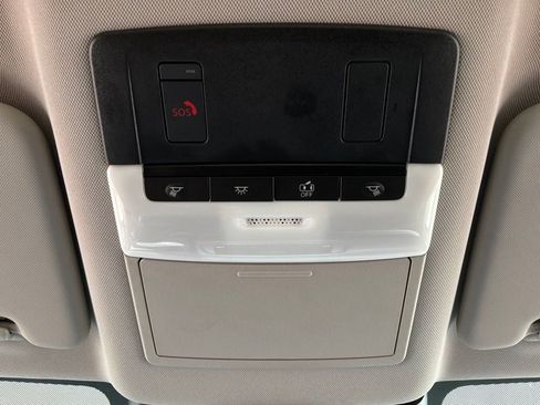 Used 2025 Nissan Rogue SV FWD image 16