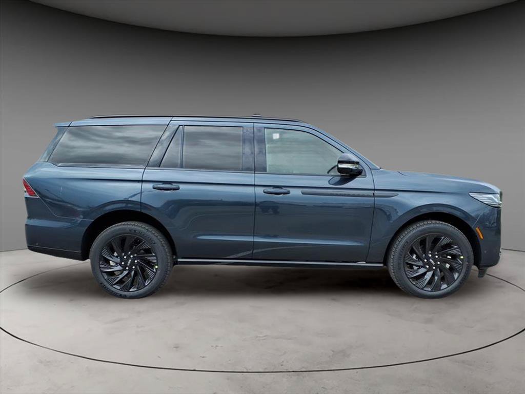 New 2025 Lincoln Navigator Reserve w/ Jet Appearance Package AWD/4WD image 10