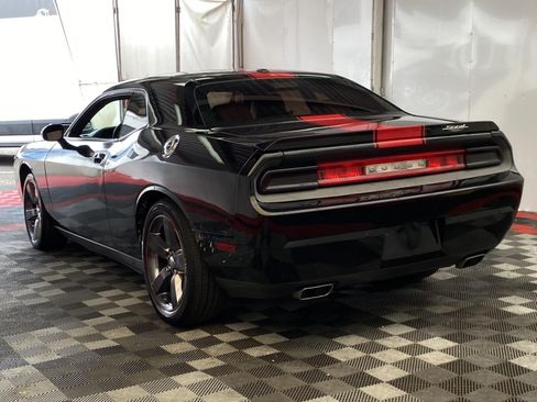 Used 2013 Dodge Challenger SXT RWD image 4