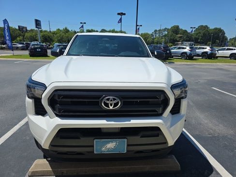 Used 2024 Toyota Tacoma SR AWD/4WD image 5
