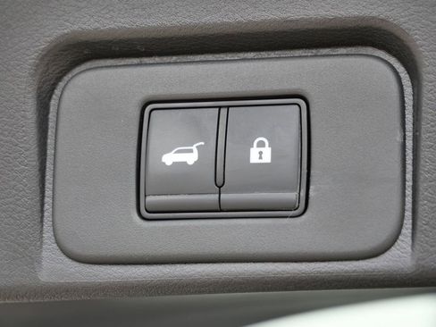 Used 2025 Nissan Rogue SV AWD/4WD image 24