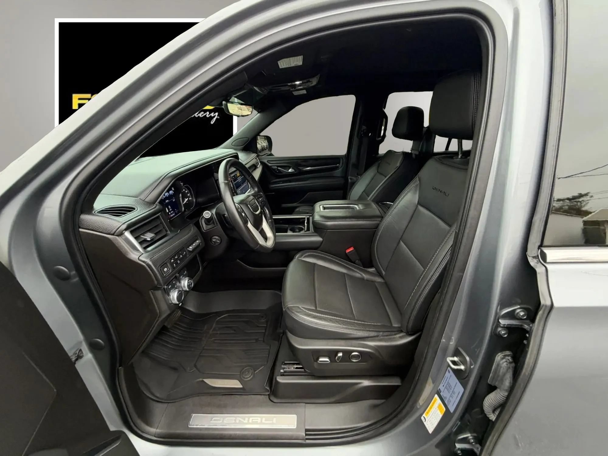 Used 2021 GMC Yukon Denali w/ Denali Premium Package AWD/4WD image 9