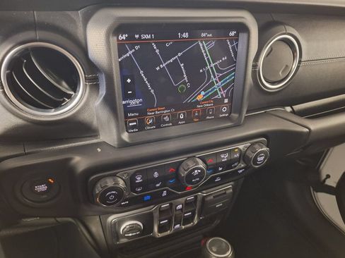 Used 2022 Jeep Wrangler Unlimited Sahara w/ Cold Weather Group AWD/4WD image 18