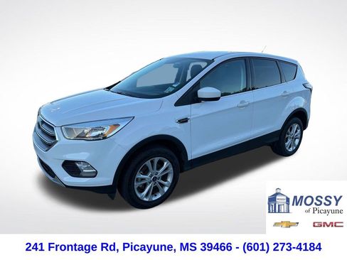 Used 2017 Ford Escape SE image 1