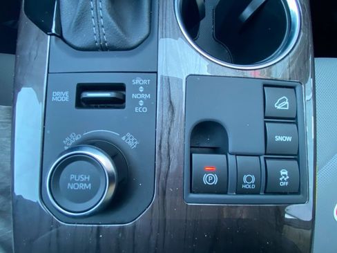 Used 2025 Toyota Highlander Limited AWD/4WD image 24