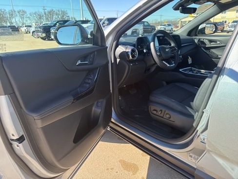 New 2026 Chevrolet Equinox LT w/ Convenience Package II FWD image 9