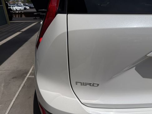 Used 2025 Kia Niro Wind FWD image 14