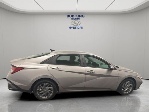 Certified 2024 Hyundai Elantra SEL FWD image 6