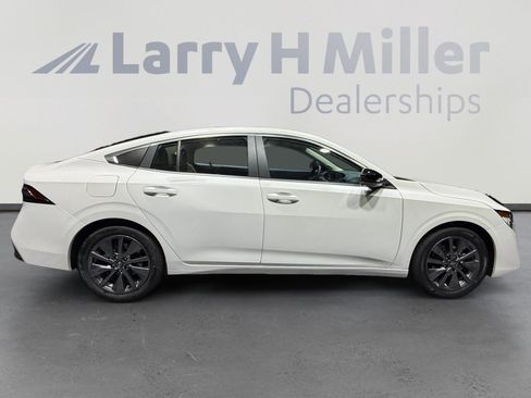 New 2026 Nissan Sentra SL FWD image 6