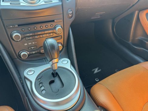 Used 2009 Nissan 370Z Touring RWD image 17