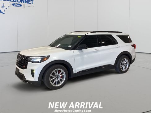 Used 2025 Ford Explorer ST RWD image 1