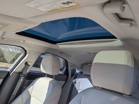 Used 2017 Jaguar XF Premium image 14