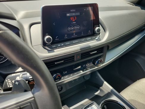 Used 2025 Nissan Rogue SV FWD image 23