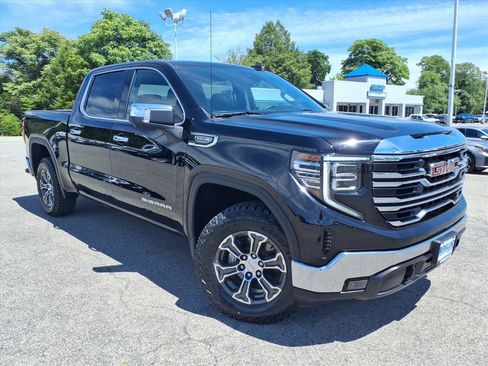Used 2025 GMC Sierra 1500 SLT AWD/4WD image 2