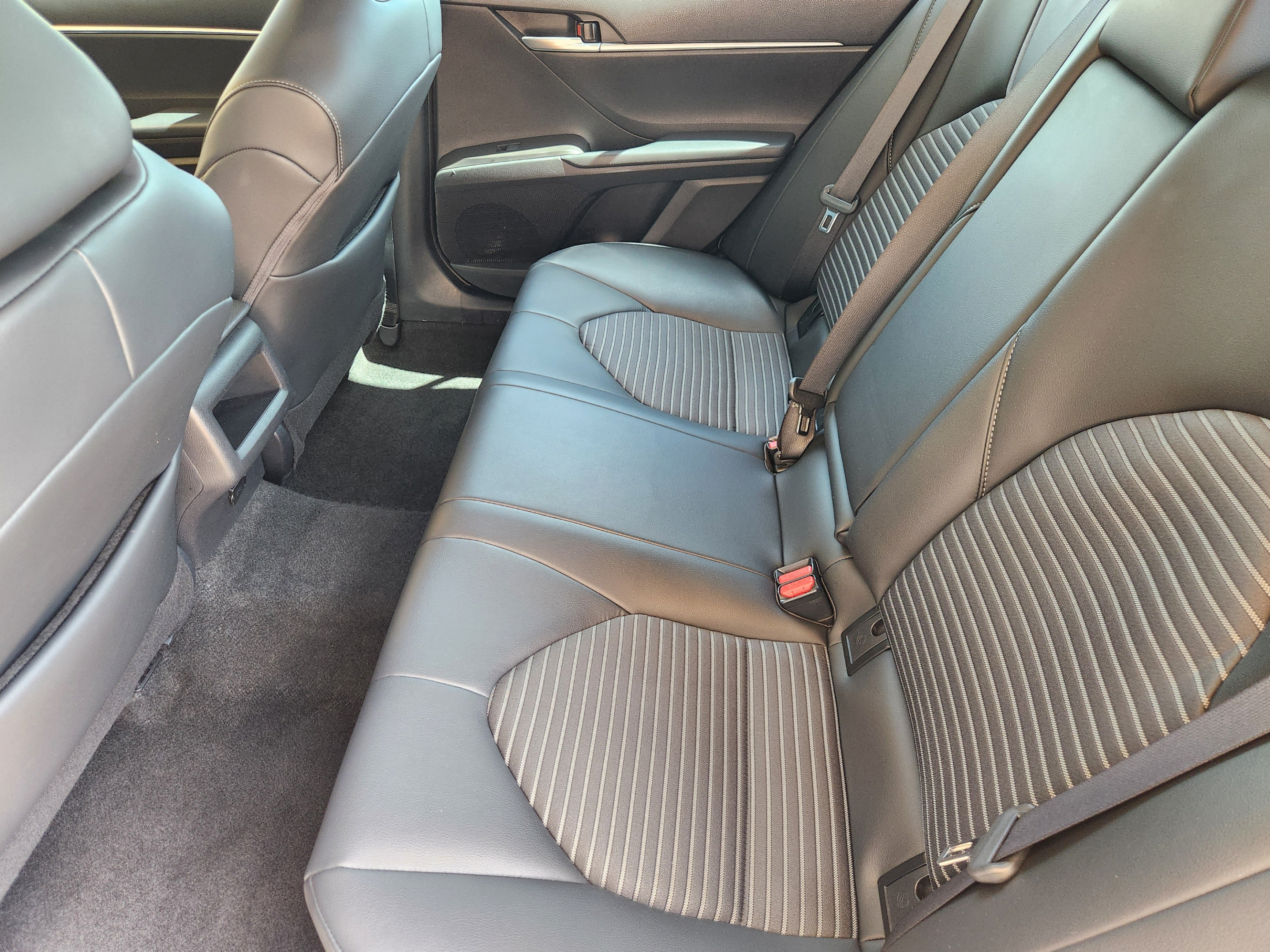 Used 2024 Toyota Camry SE FWD image 27