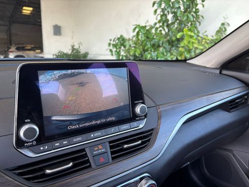 Used 2025 Nissan Altima 2.5 SV FWD image 24