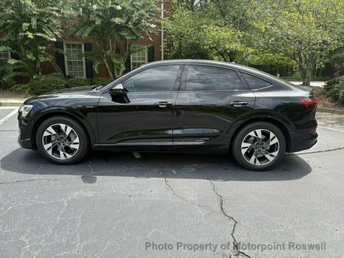Used 2022 Audi e-tron Premium w/ Convenience Plus Package AWD/4WD image 4