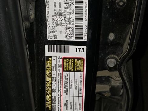 Used 2018 Toyota Tacoma Limited image 9