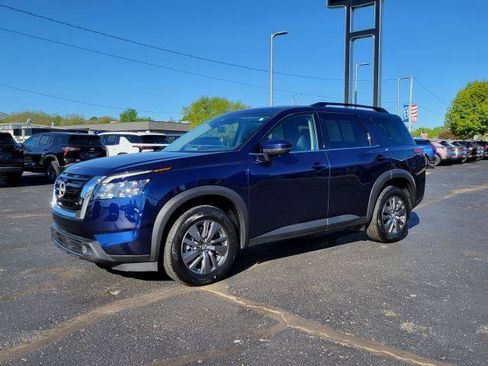Used 2025 Nissan Pathfinder SV AWD/4WD image 4