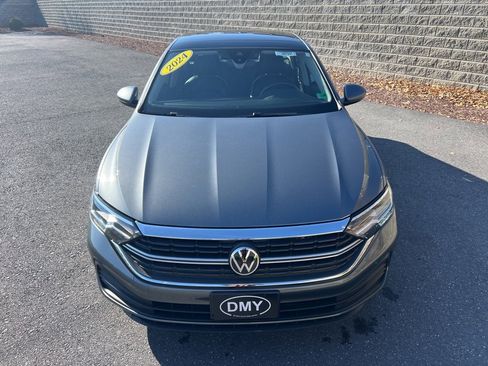 Used 2024 Volkswagen Jetta SE image 5