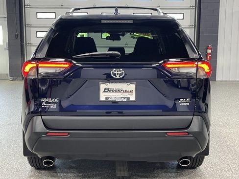 Used 2021 Toyota RAV4 XLE w/ Convenience Package AWD/4WD image 4