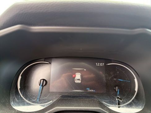 Used 2023 Toyota RAV4 XLE Premium image 14