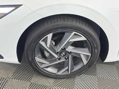 Certified 2025 Hyundai Elantra SEL FWD image 13