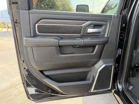 Used 2025 RAM 2500 Laramie AWD/4WD image 17