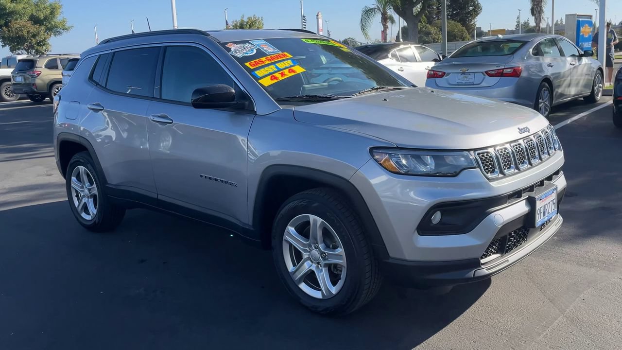 Used 2023 Jeep Compass Latitude AWD/4WD image 1