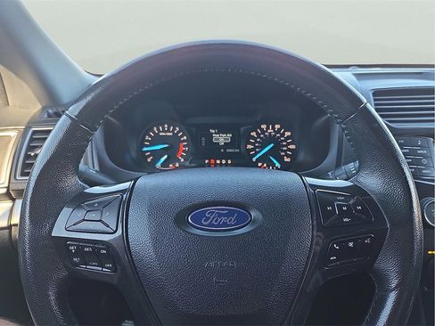 Used 2019 Ford Explorer XLT image 19