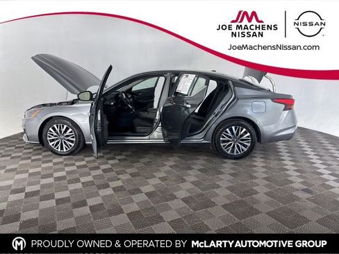 Used 2025 Nissan Altima 2.5 SV image 9