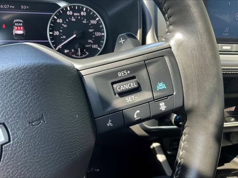 Certified 2025 Nissan Rogue SV FWD image 13