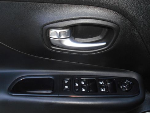 Used 2016 Jeep Renegade Limited AWD/4WD image 22