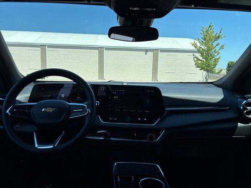 Used 2025 Chevrolet Equinox LT FWD image 29