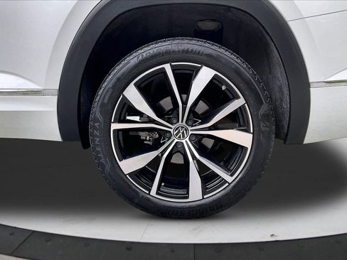 Used 2024 Volkswagen Atlas SEL Premium R-Line AWD/4WD image 38