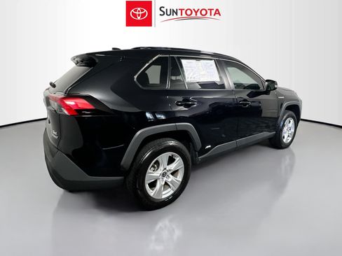 Used 2021 Toyota RAV4 XLE w/ Convenience Package AWD/4WD image 4