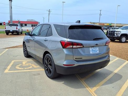 Used 2024 Chevrolet Equinox LS w/ LS Convenience Package FWD image 3