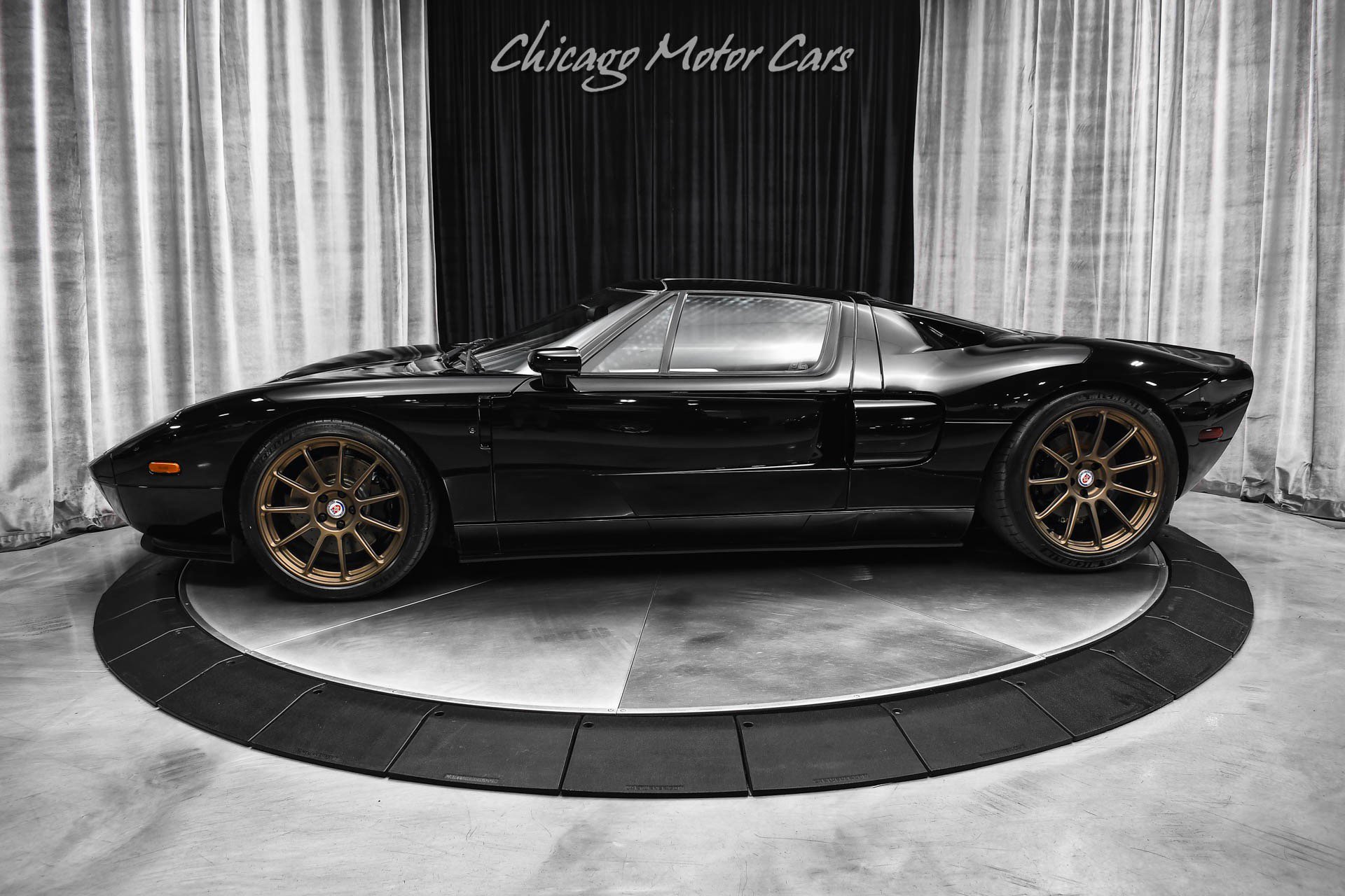 Used 2006 Ford GT RWD image 1